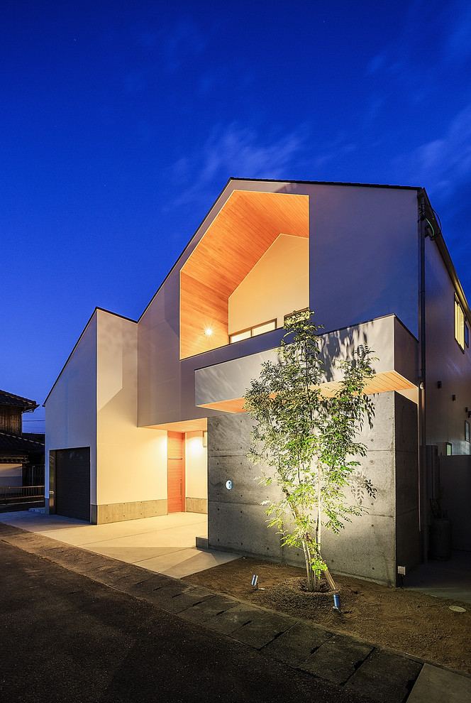 神戸にある北欧スタイルのおしゃれな家の外観の写真