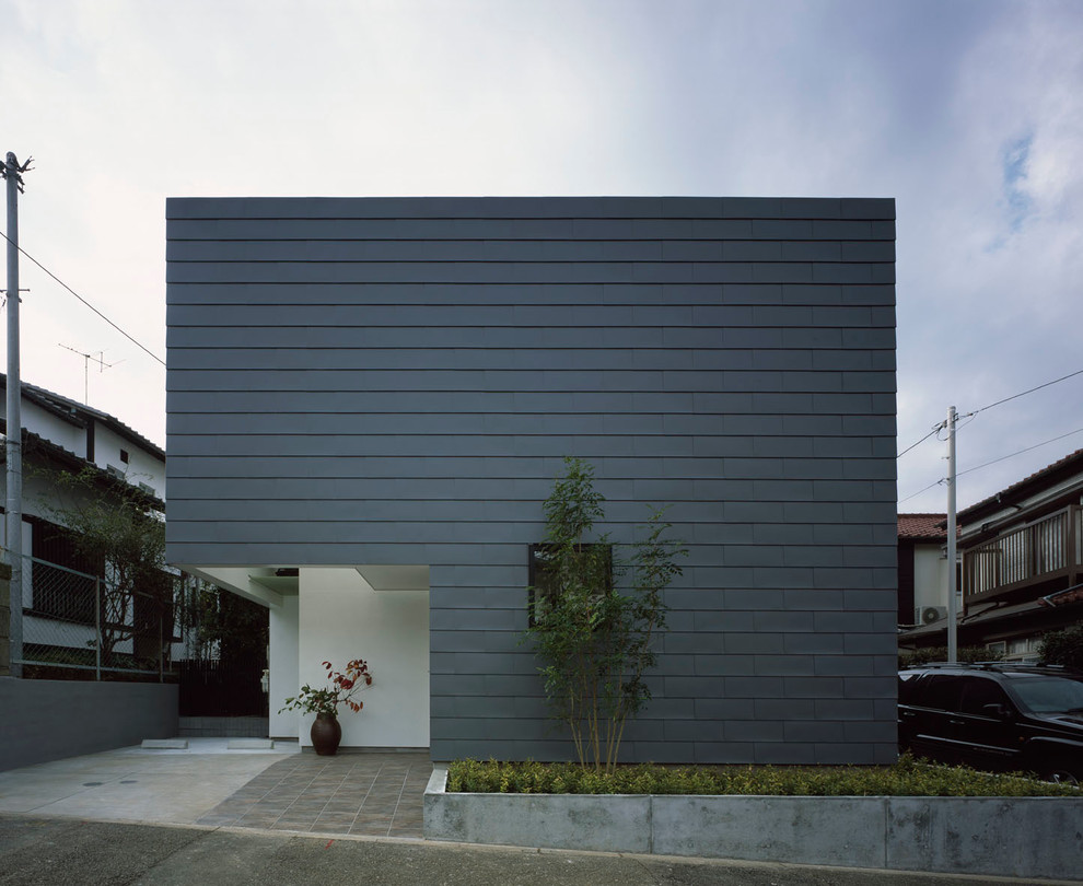 Ejemplo de fachada gris minimalista con tejado plano