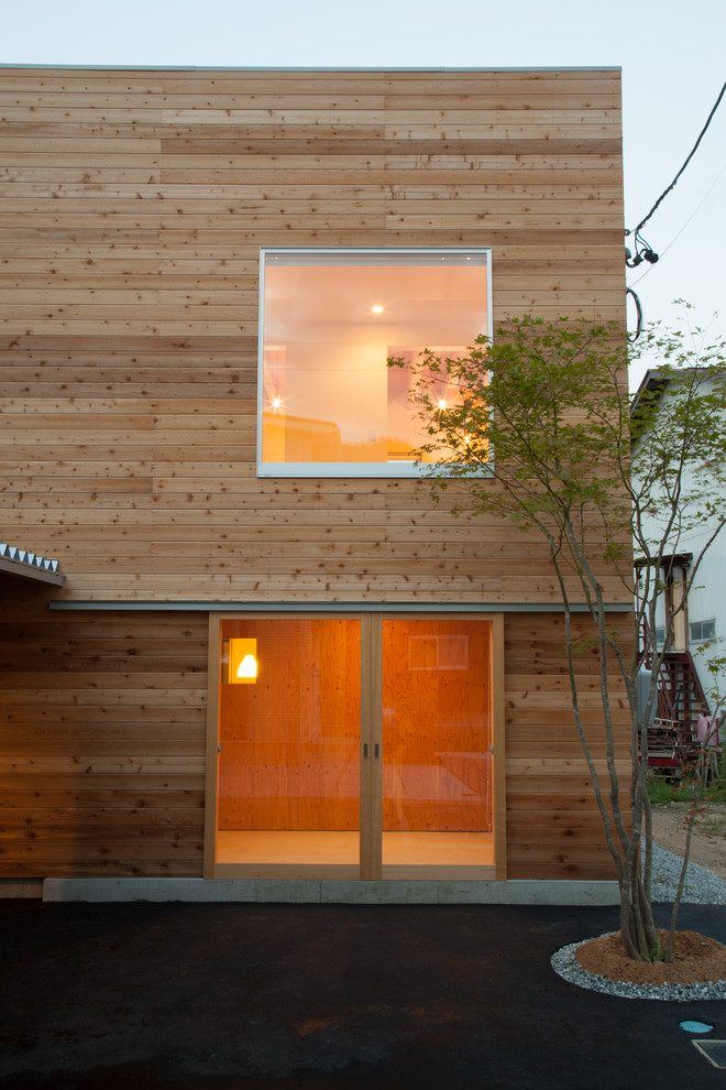 Inspiration för små moderna trähus, med två våningar och pulpettak
