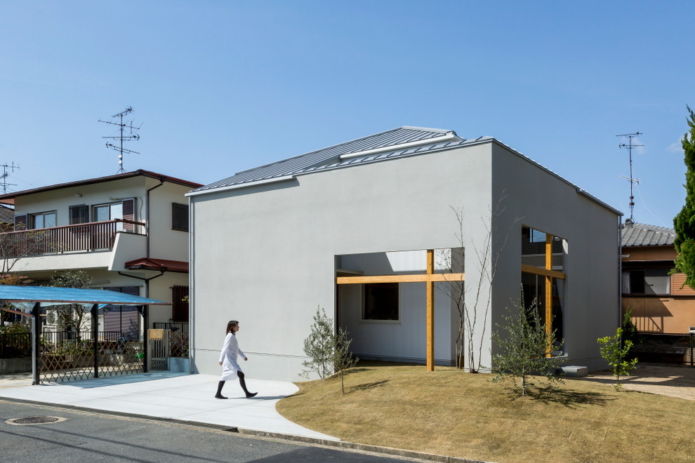 京都にあるお手頃価格の中くらいなラスティックスタイルのおしゃれな家の外観 (コンクリートサイディング) の写真