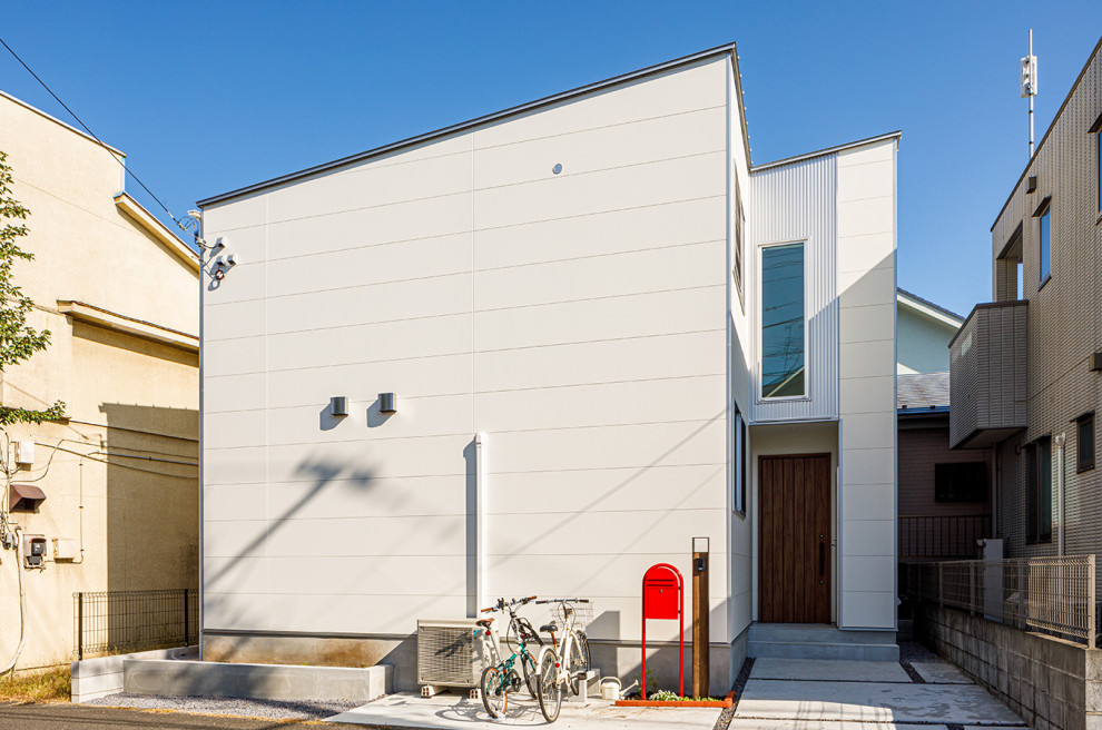 東京23区にあるインダストリアルスタイルのおしゃれな白い家の写真