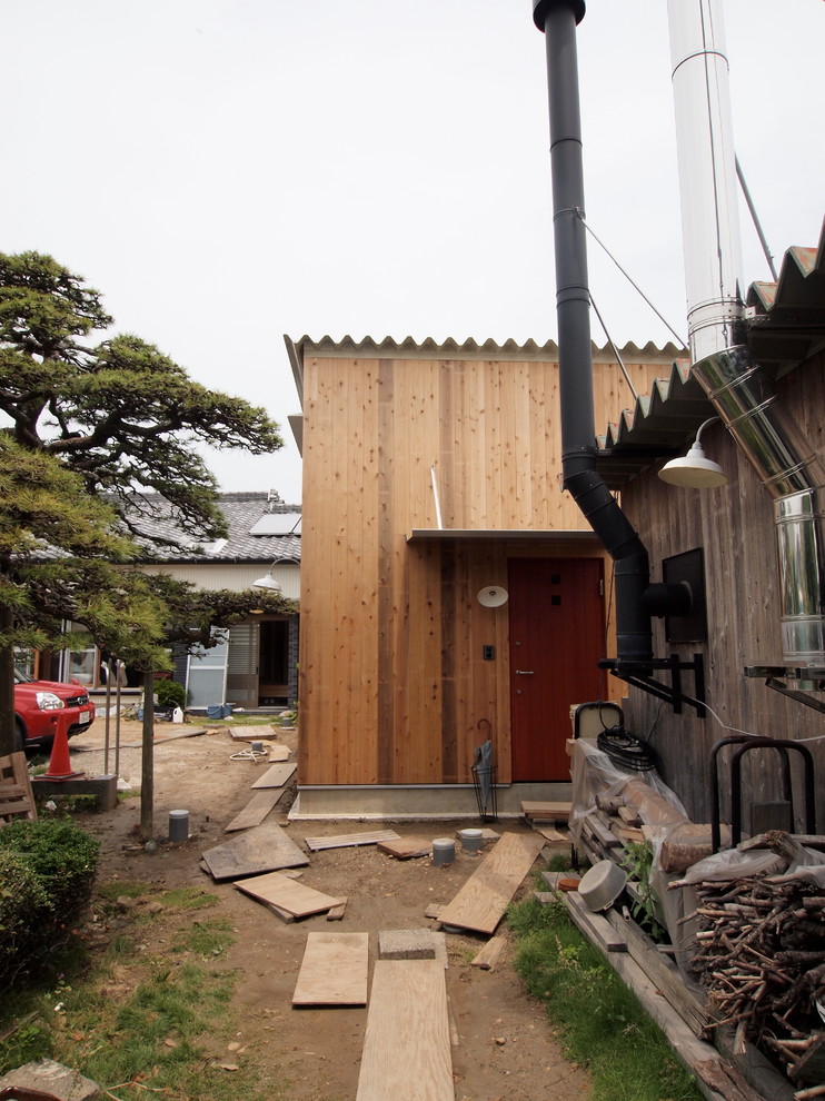 東京23区にあるトランジショナルスタイルのおしゃれな家の外観の写真