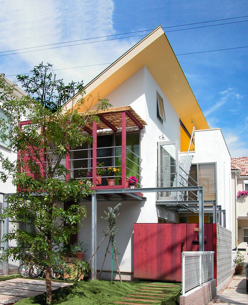 Inspiration for a white contemporary two floor house exterior in Tokyo with a lean-to roof and mixed cladding.