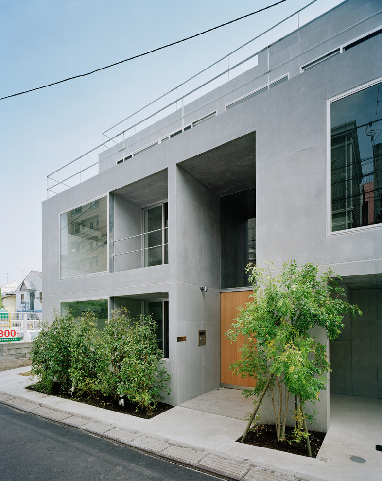 Aménagement d'un façade d'immeuble moderne en béton avec un toit plat.