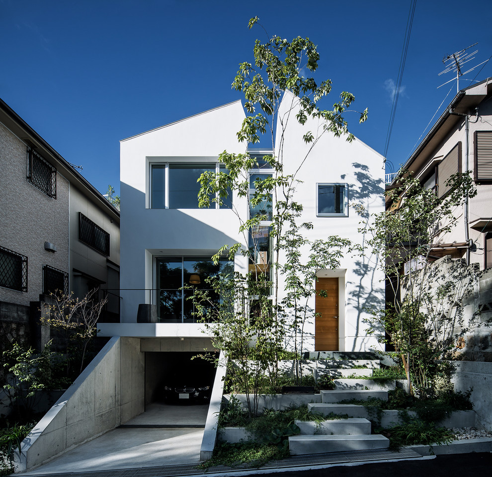 神戸にあるコンテンポラリースタイルのおしゃれな白い家の写真
