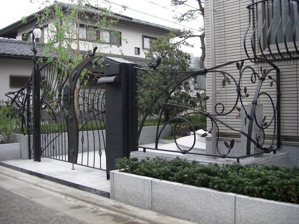 Transitional exterior home idea in Tokyo Suburbs