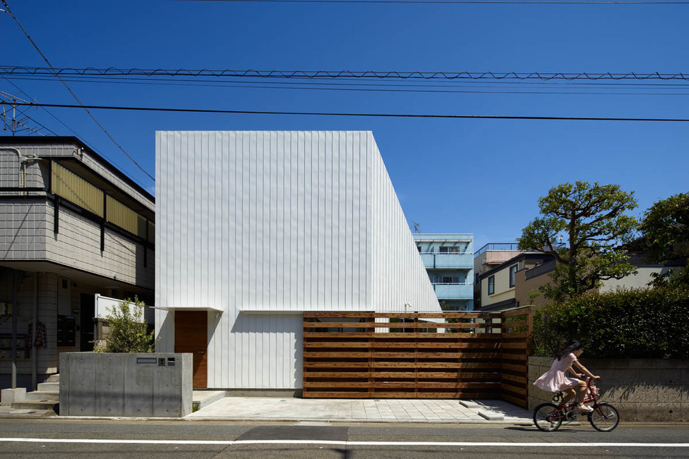Contemporary white exterior home idea in Tokyo