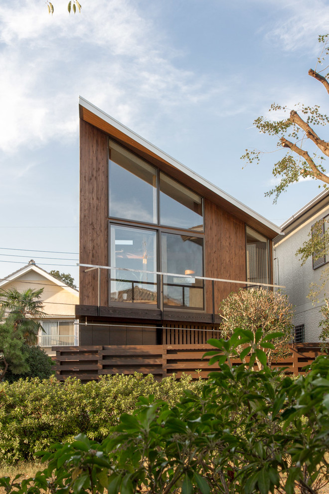 This is an example of a small world-inspired house exterior in Tokyo Suburbs.