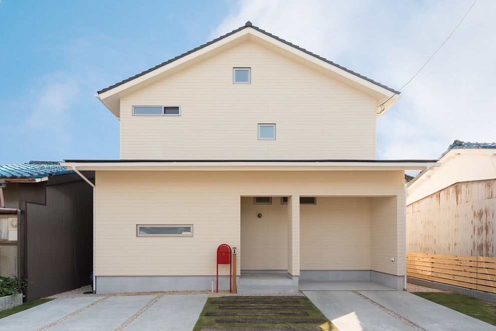京都にあるエクレクティックスタイルのおしゃれな家の外観の写真