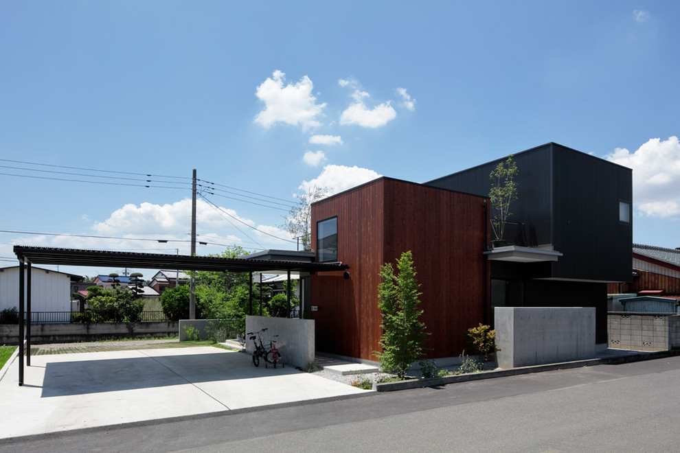 Idées déco pour une façade de maison multicolore contemporaine avec un toit plat.