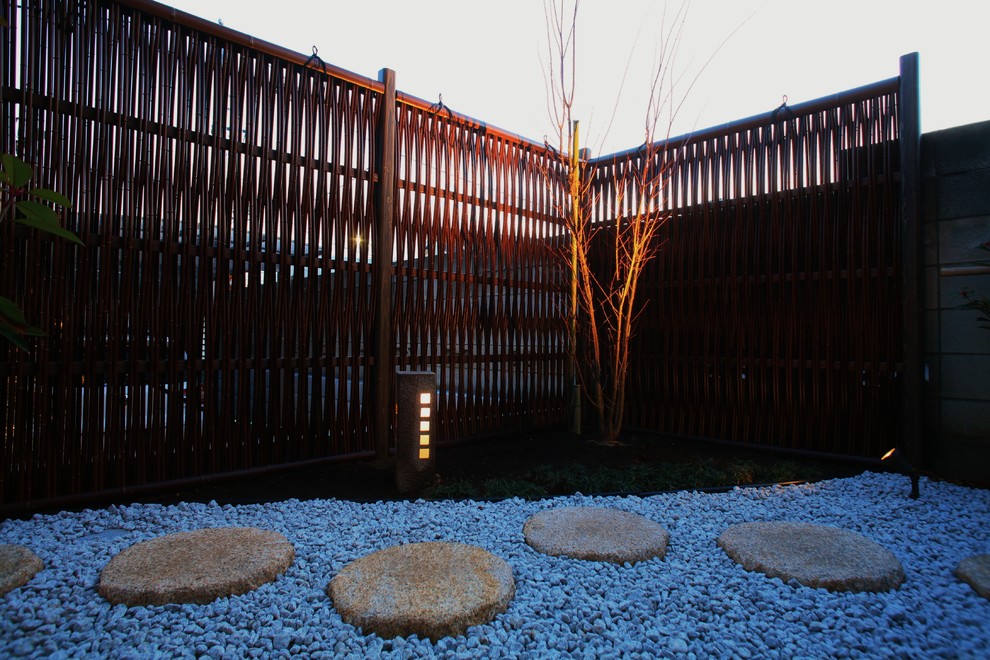 Photo of an asian landscaping in Tokyo Suburbs.