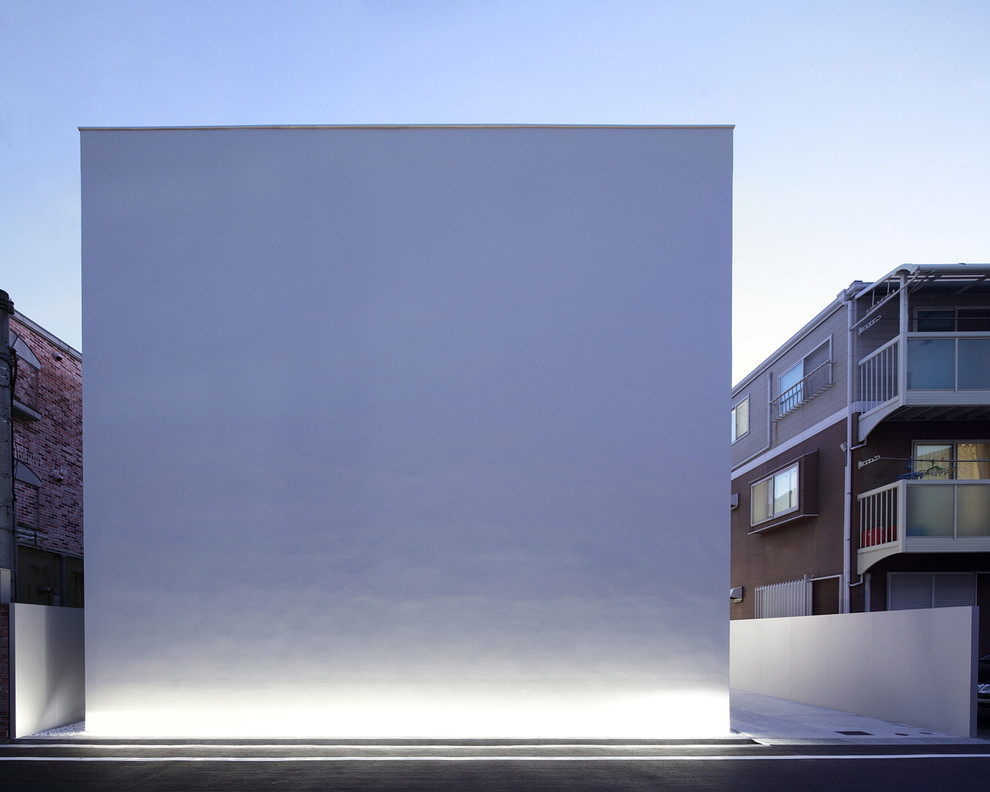 Idee per la facciata di una casa bianca contemporanea con tetto piano