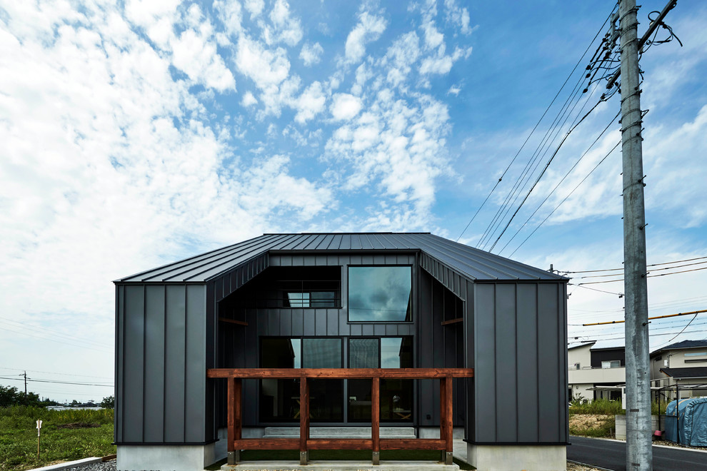 名古屋にあるコンテンポラリースタイルのおしゃれな黒い外観の家の写真