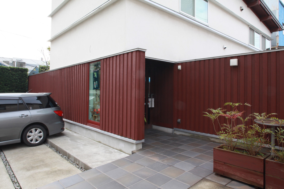 Photo of a world-inspired house exterior in Yokohama.