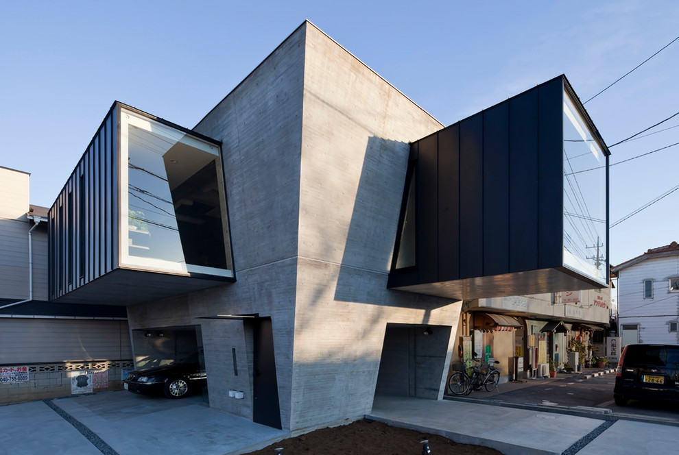 Exemple d'une façade de maison grise moderne en béton.