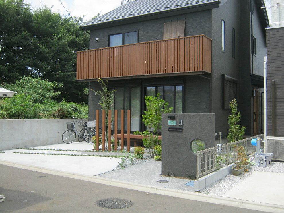 東京都下にある和風のおしゃれな家の外観の写真