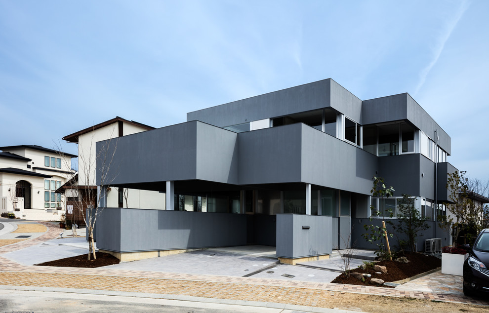 Modern exterior home idea in Kobe
