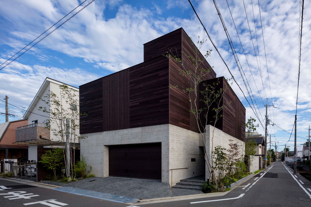 大阪にあるモダンスタイルのおしゃれな四角い家 (マルチカラーの外壁) の写真