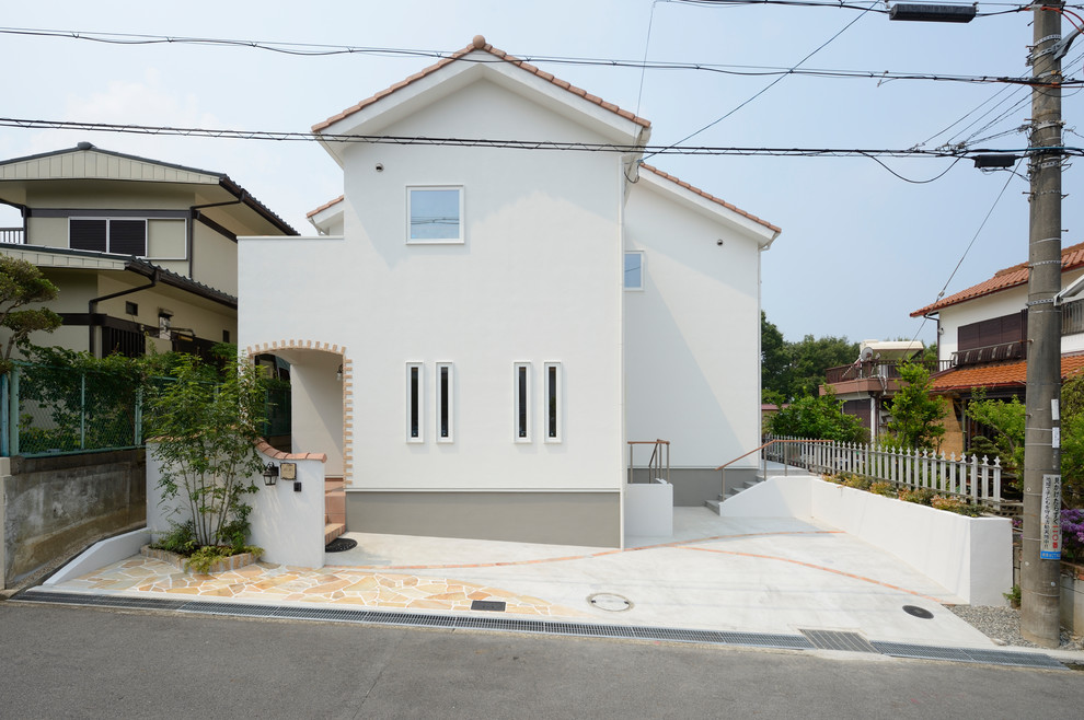 Design ideas for a white modern house exterior in Osaka with a pitched roof and a tiled roof.