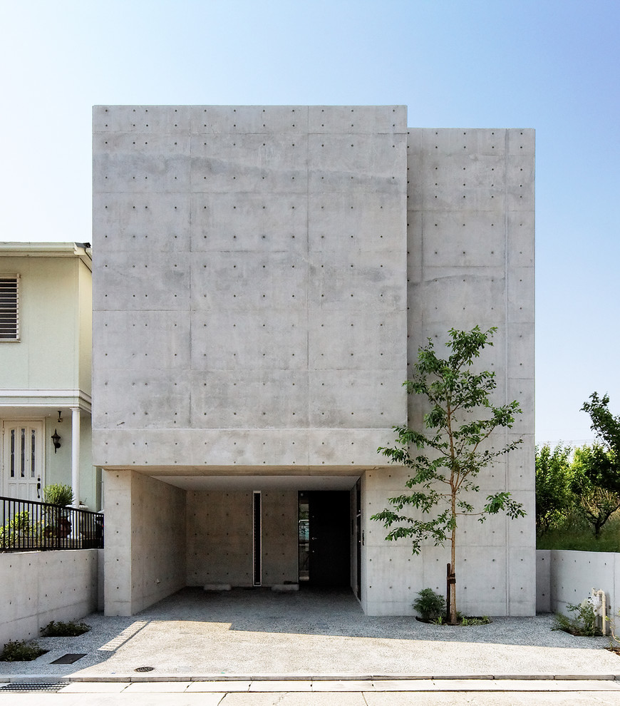 Modernes Haus mit grauer Fassadenfarbe in Nagoya