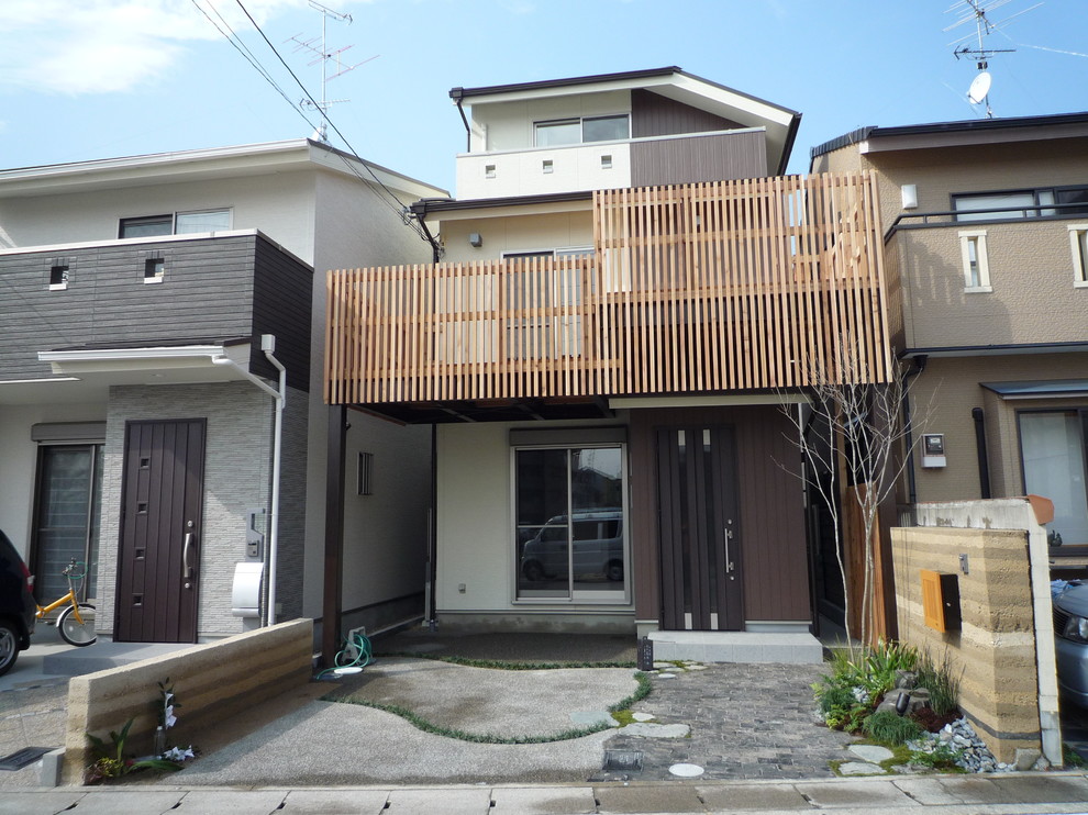 京都にある和風のおしゃれな家の外観の写真