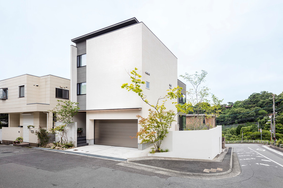 Example of a minimalist exterior home design in Kobe