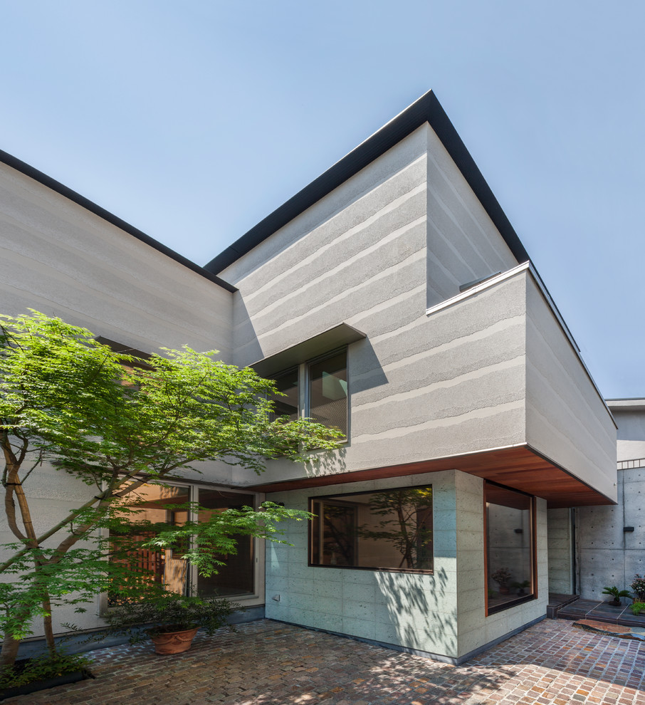 東京23区にあるコンテンポラリースタイルのおしゃれなグレーの家の写真