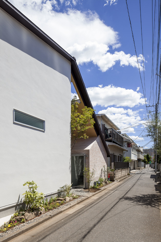 Example of an exterior home design in Yokohama
