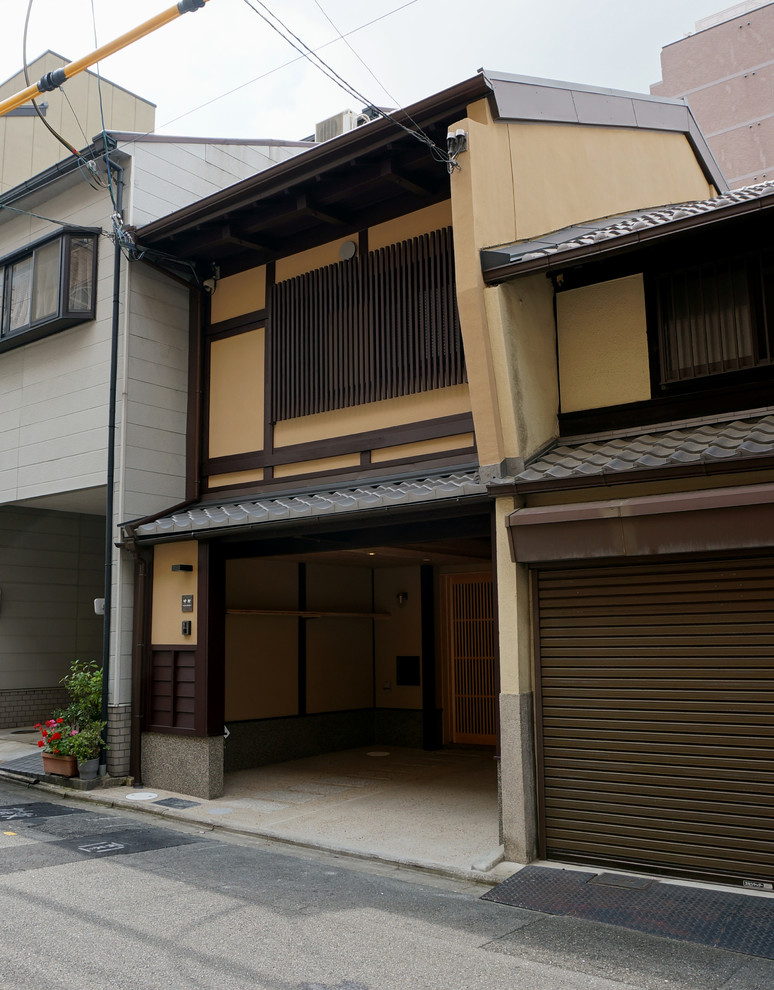 Asian exterior home idea in Kyoto