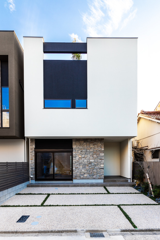 Design ideas for a white modern detached house in Nagoya.