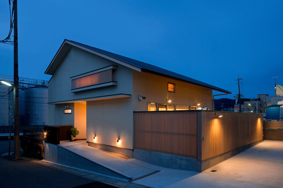 京都にある北欧スタイルのおしゃれな家の外観の写真