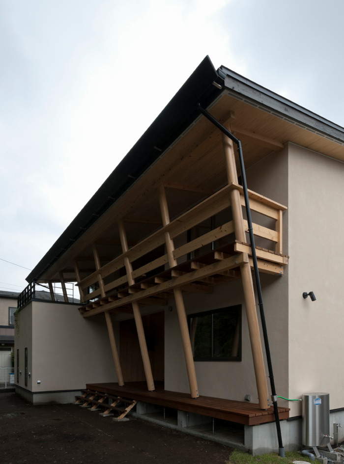 Inspiration for a scandinavian two-story mixed siding house exterior remodel in Tokyo Suburbs with a shed roof, a green roof and a black roof