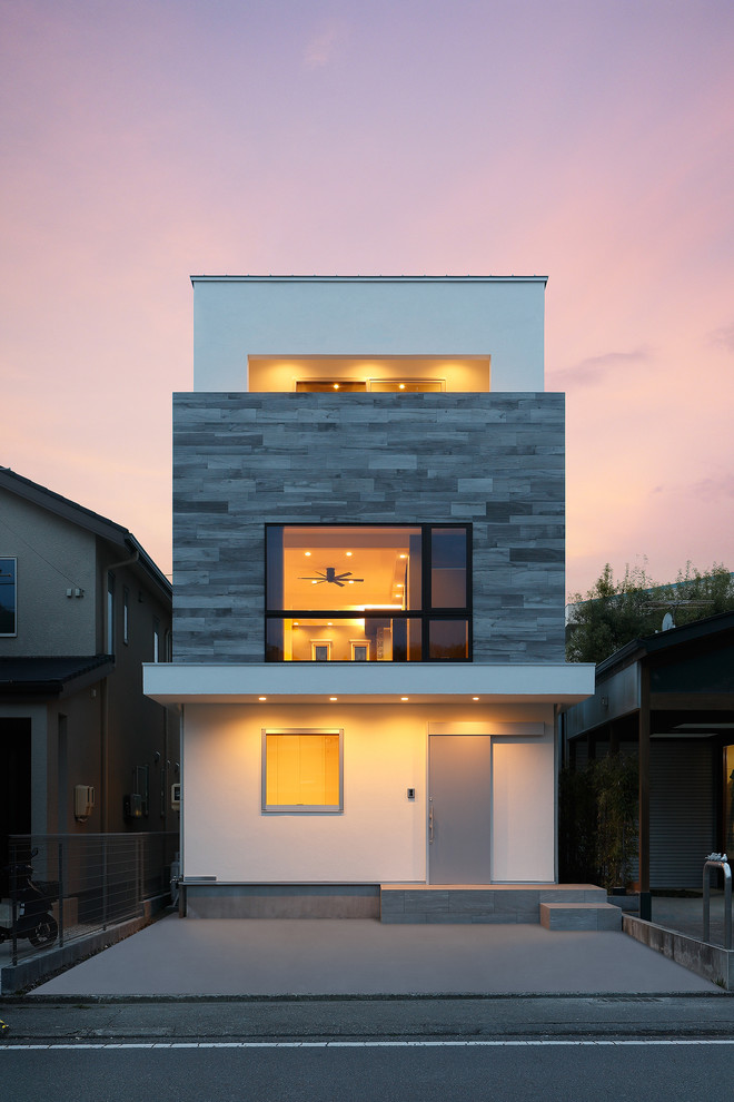Idéer för ett vitt hus, med tre eller fler plan, blandad fasad och platt tak