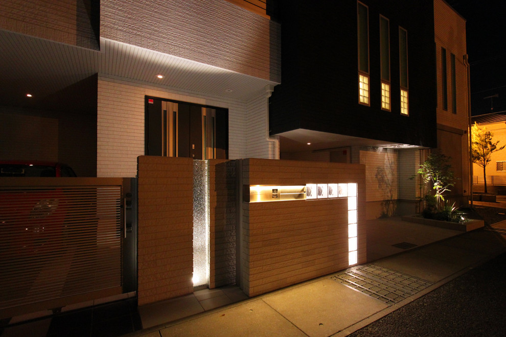 This is an example of a world-inspired house exterior in Tokyo Suburbs.
