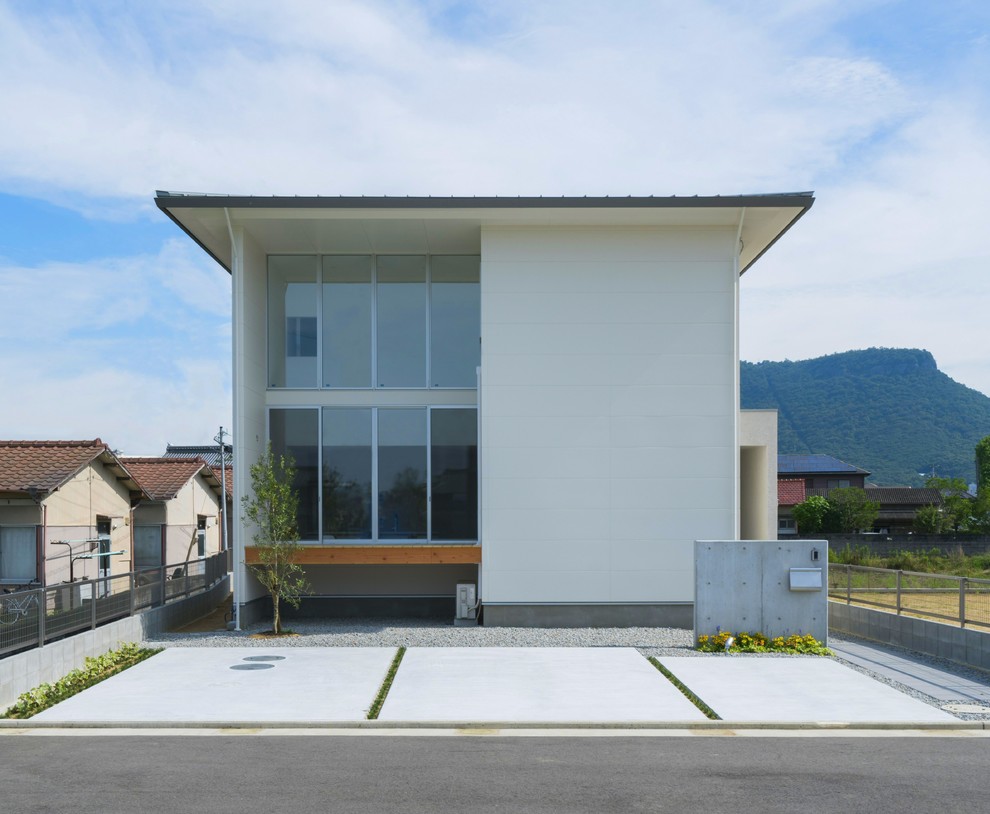 Источник вдохновения для домашнего уюта: белый дом в стиле модернизм с плоской крышей