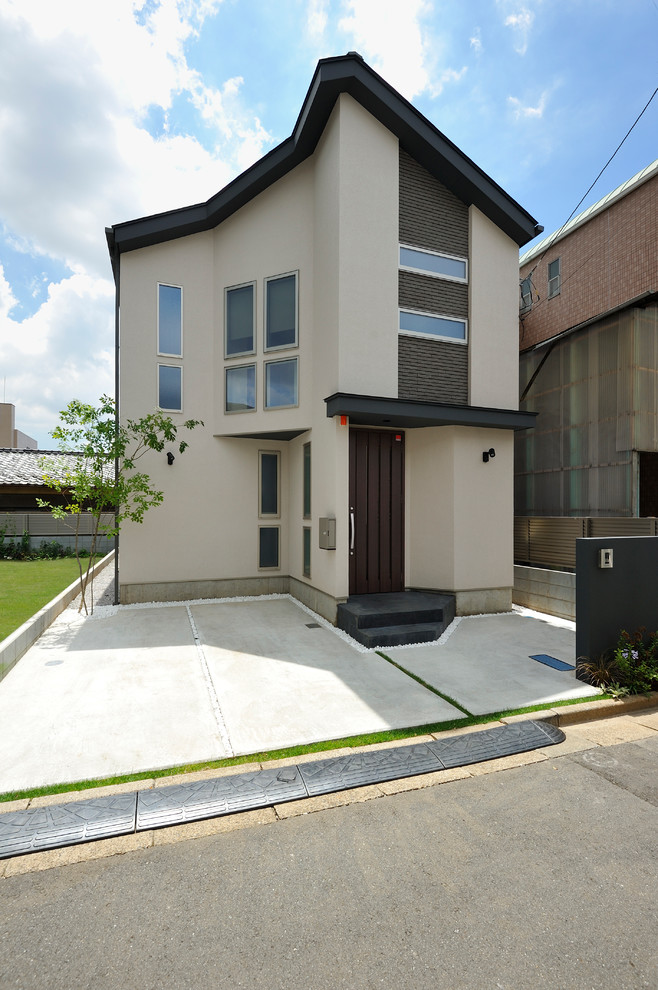 Inspiration for a white modern two floor house exterior in Tokyo with a pitched roof.