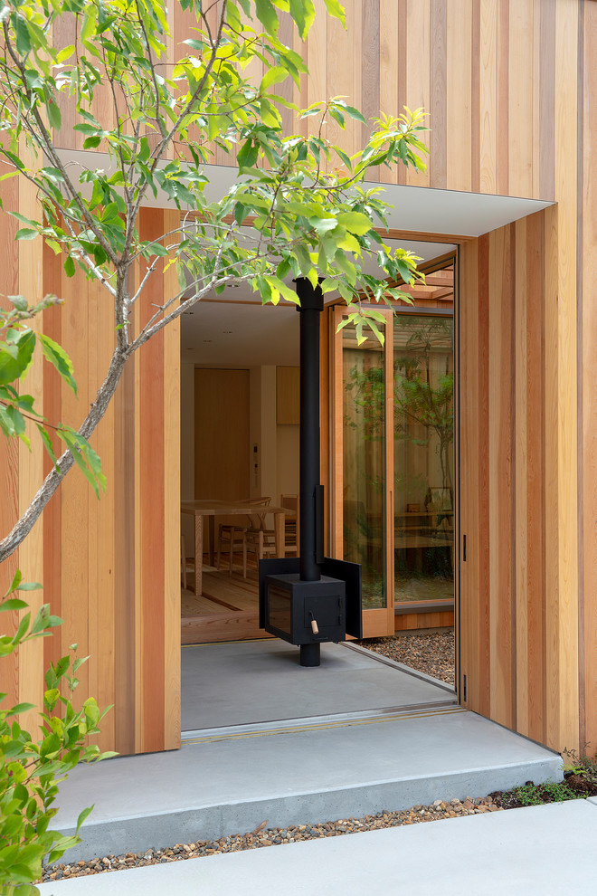 Réalisation d'une façade de maison asiatique de taille moyenne.