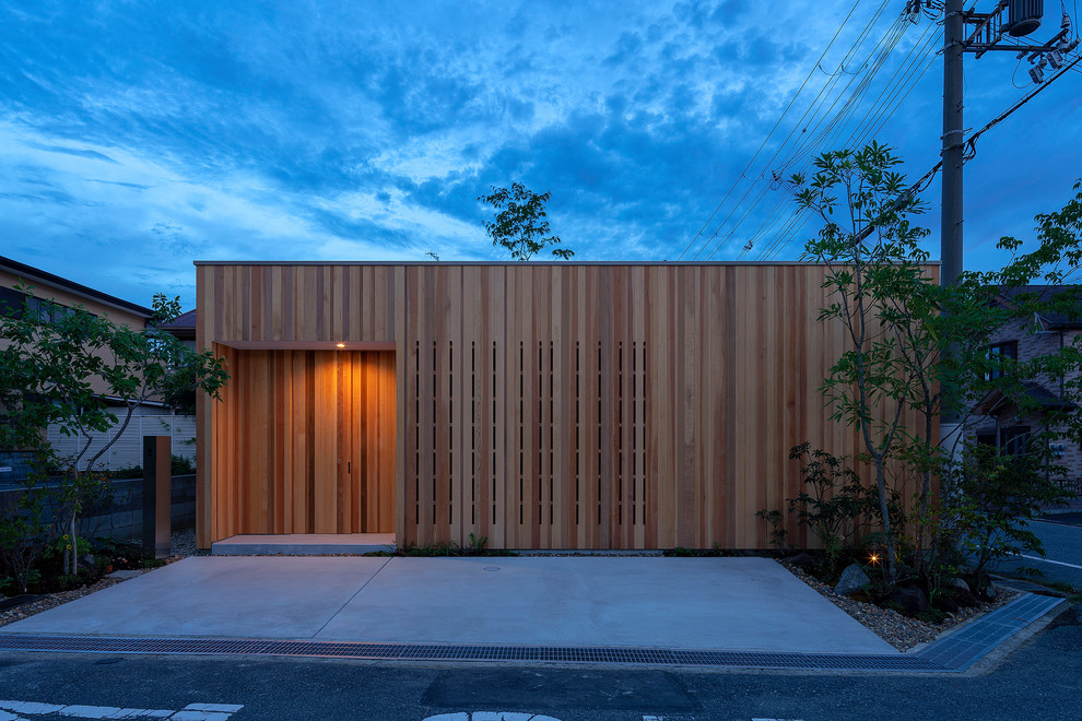 Inspiration for a beige world-inspired bungalow detached house in Osaka with wood cladding, a flat roof and a metal roof.