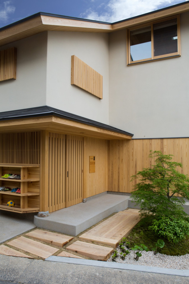 Mid-sized zen beige split-level exterior home idea in Kyoto with a metal roof