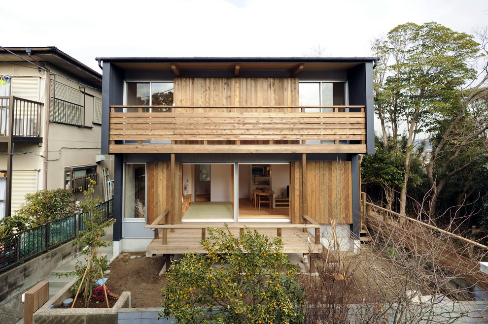 Zweistöckiges Asiatisches Haus mit Flachdach in Sonstige