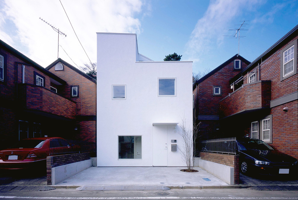 Esempio della villa bianca moderna a due piani