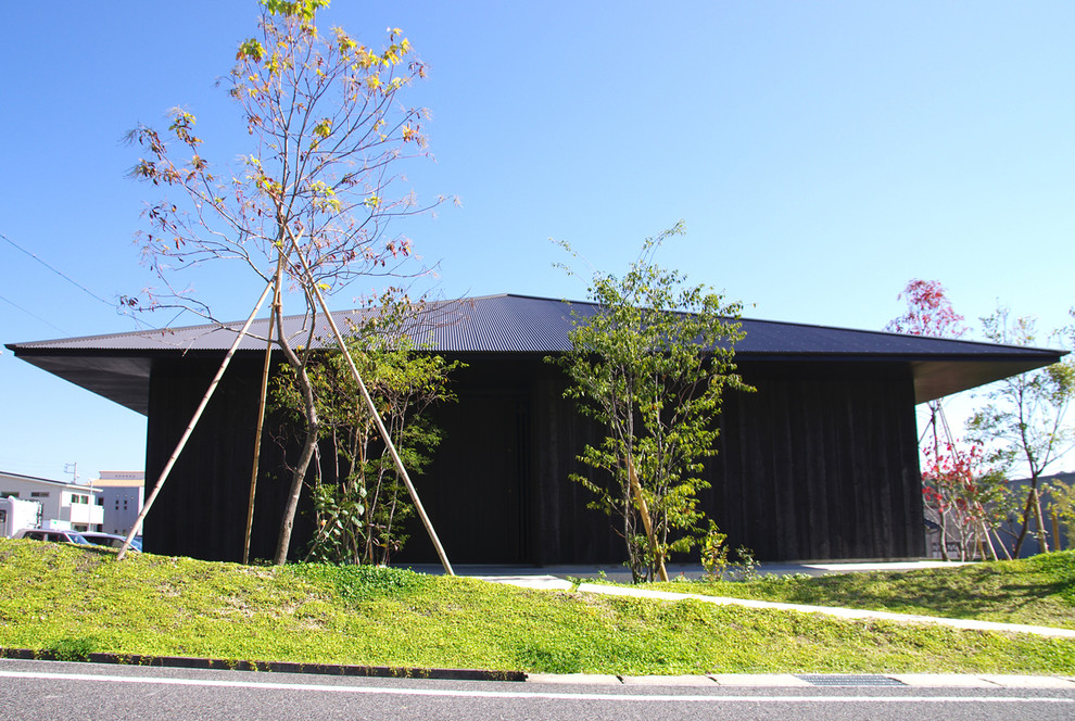 名古屋にある小さな和風のおしゃれな家の外観の写真