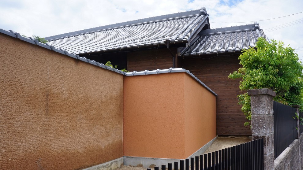 Inspiration for a huge brown one-story wood exterior home remodel in Nagoya with a tile roof