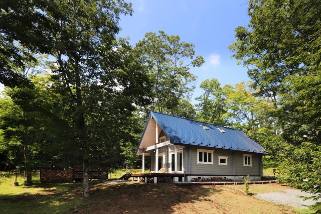 美しい緑に囲まれた別荘ログハウス - Farmhouse - Entry - by 株式会社 TALOインターナショナル | Houzz