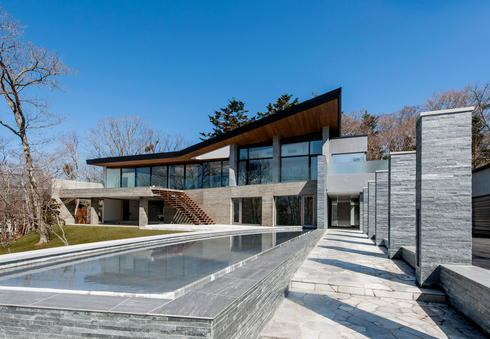Zweistöckiges Modernes Einfamilienhaus mit grauer Fassadenfarbe und Pultdach