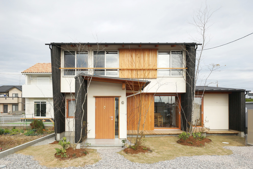 Réalisation d'une façade de maison asiatique avec un toit plat.