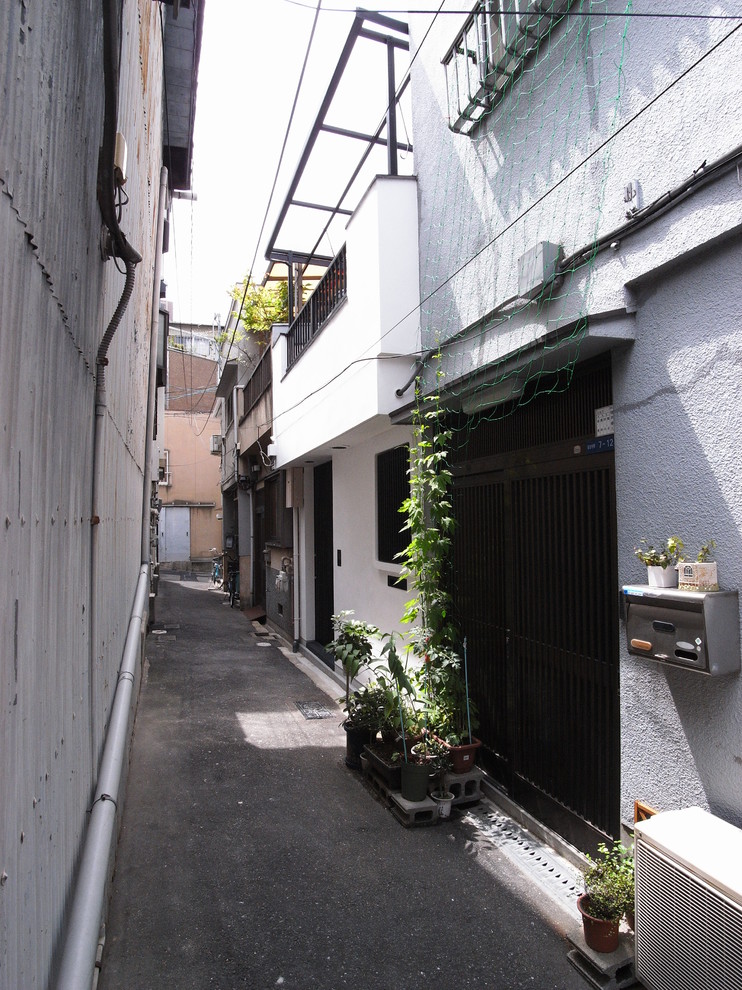 大阪にある和風のおしゃれな家の外観の写真