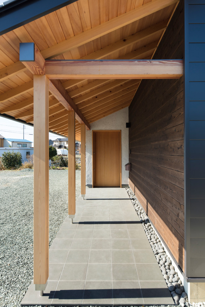 Imagen de fachada de casa de estilo zen de dos plantas
