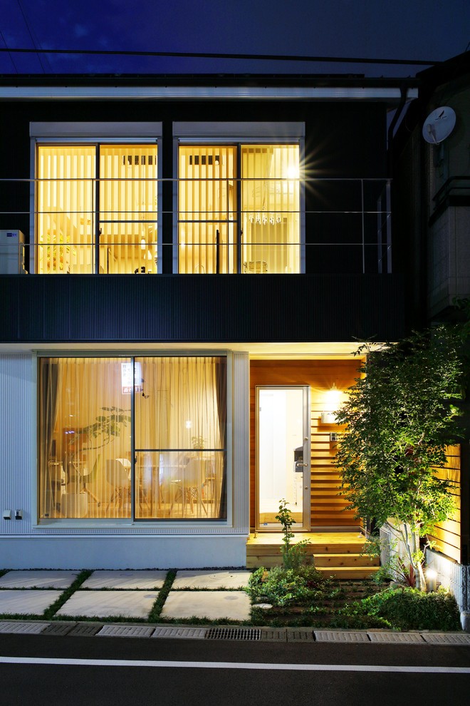 京都にあるモダンスタイルのおしゃれな家の外観の写真
