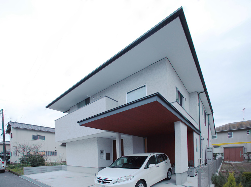 Cette photo montre une façade de maison asiatique de taille moyenne.